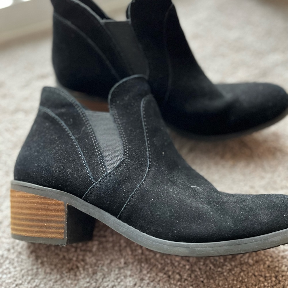 Me too brand black booties